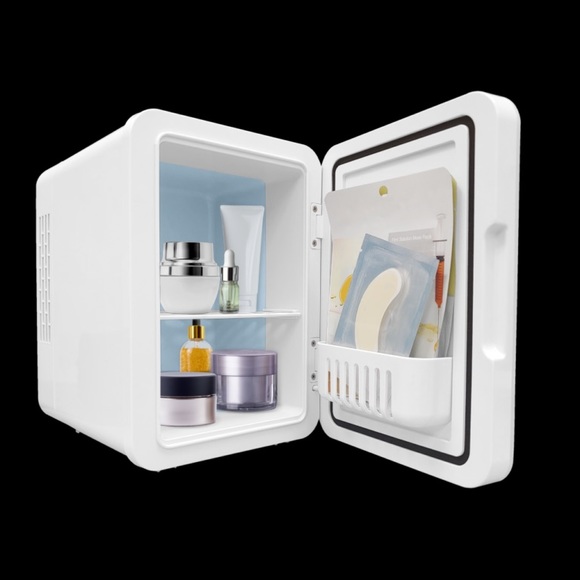 Olivia Rose LED Mirror Beauty Fridge - Picture 4 of 4